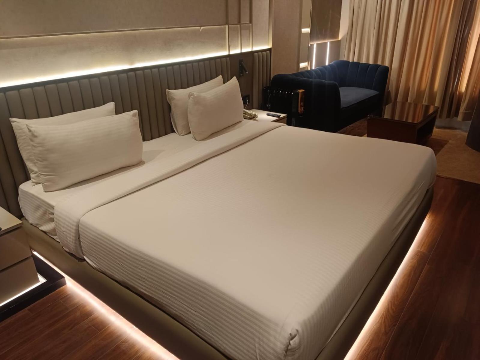 The Galgotias Hotel Gurugram Gurgaon Buitenkant foto