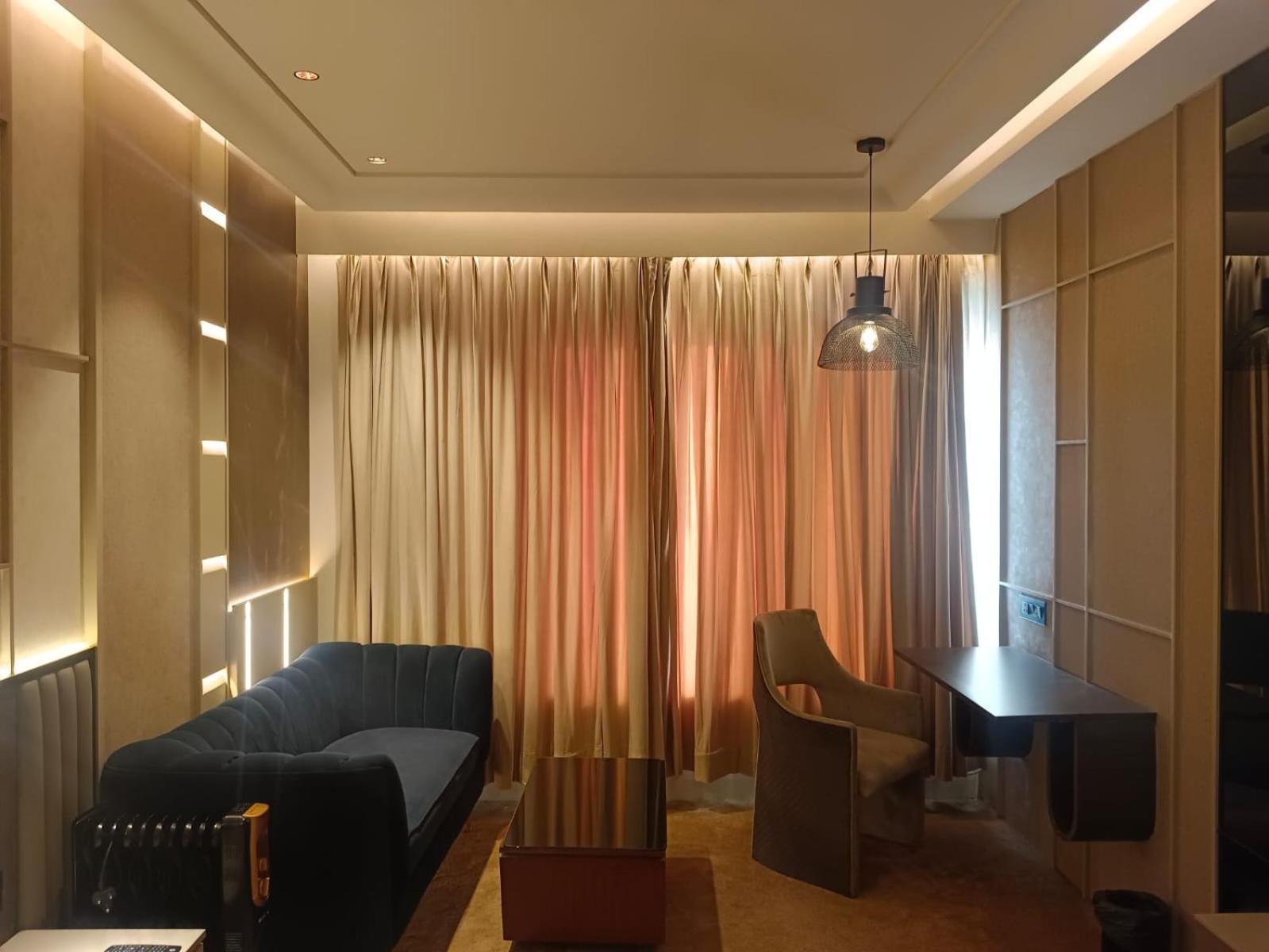 The Galgotias Hotel Gurugram Gurgaon Buitenkant foto