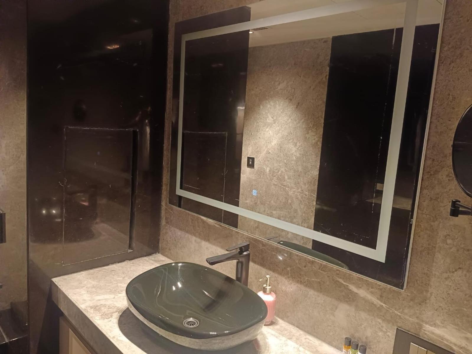 The Galgotias Hotel Gurugram Gurgaon Buitenkant foto