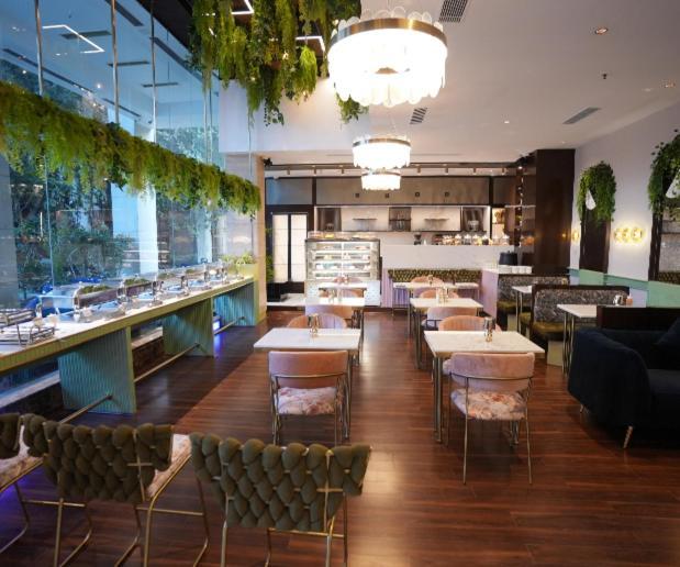 The Galgotias Hotel Gurugram Gurgaon Buitenkant foto